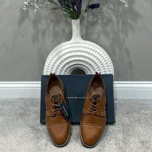 NWB Men’s Tommy Hilfiger dark natural Dante shoe. Size 11M.
